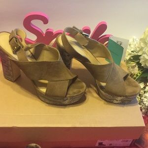 Cute MK clog like heel!